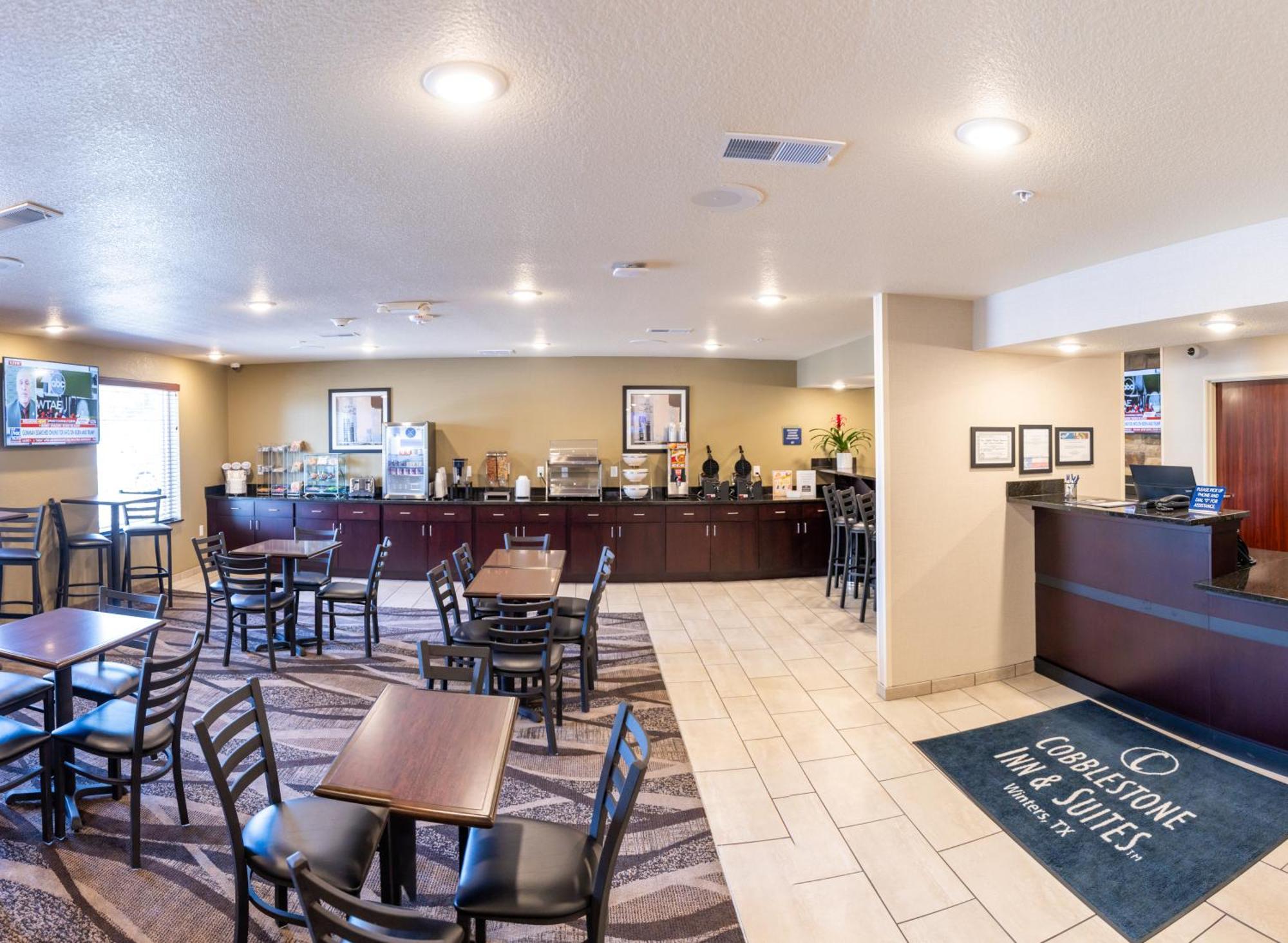 Cobblestone Inn & Suites - Winters Екстер'єр фото