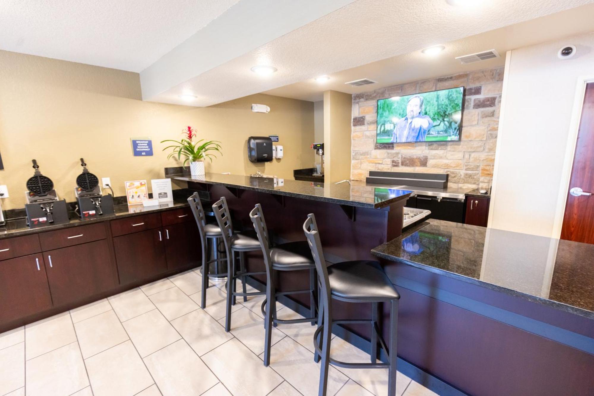 Cobblestone Inn & Suites - Winters Екстер'єр фото