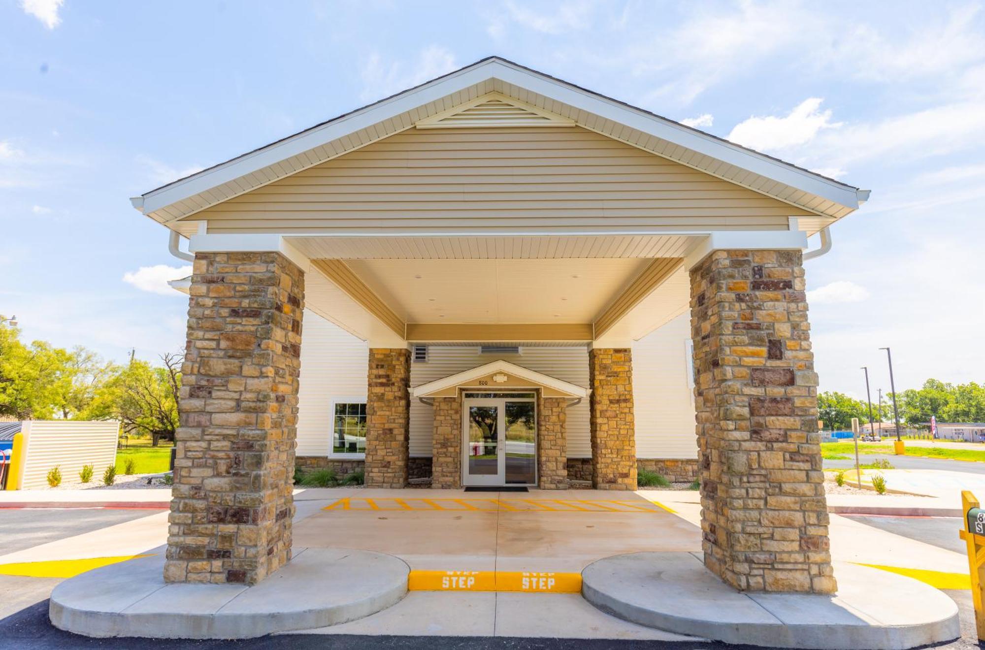 Cobblestone Inn & Suites - Winters Екстер'єр фото