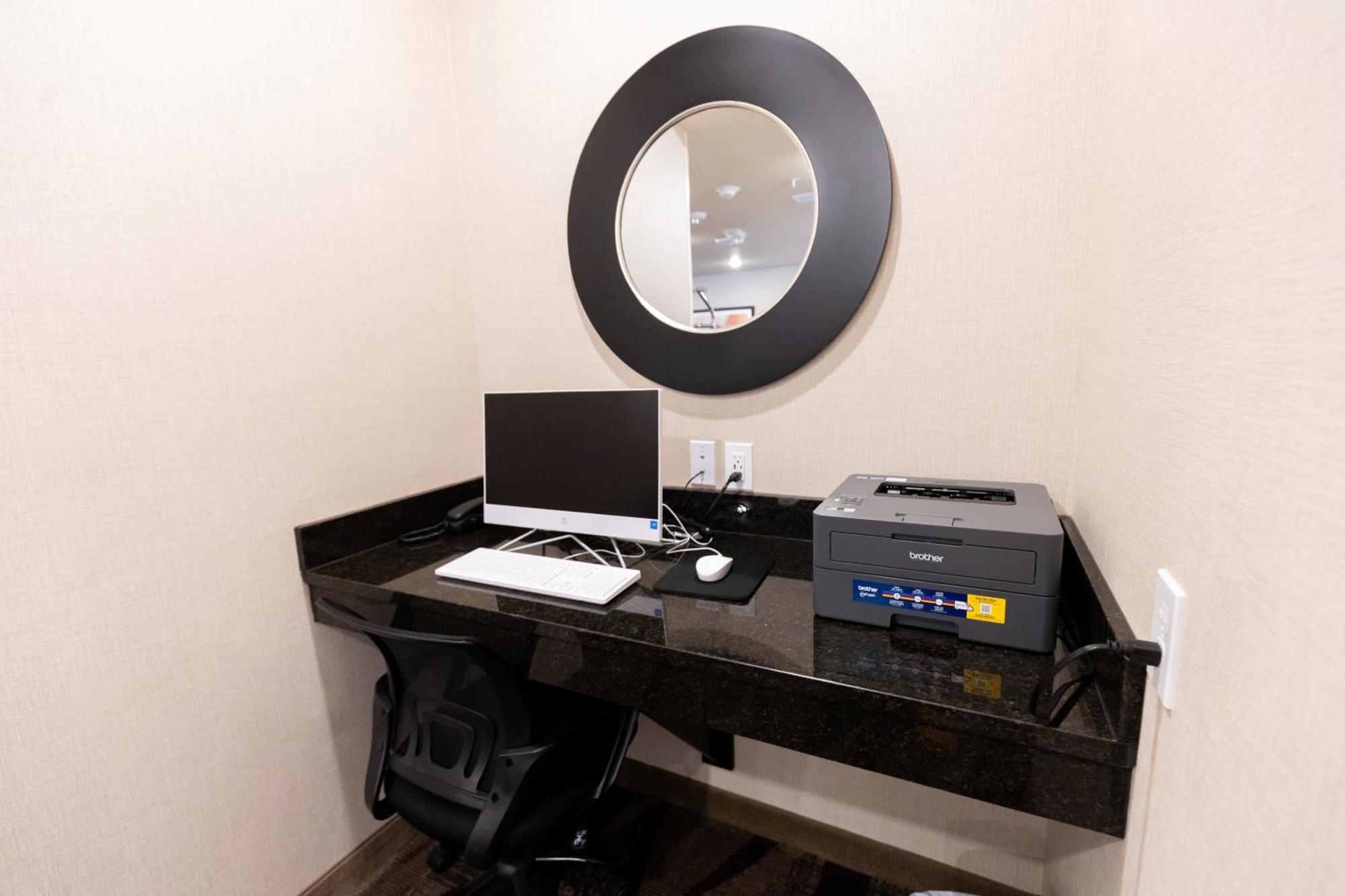 Cobblestone Inn & Suites - Winters Екстер'єр фото