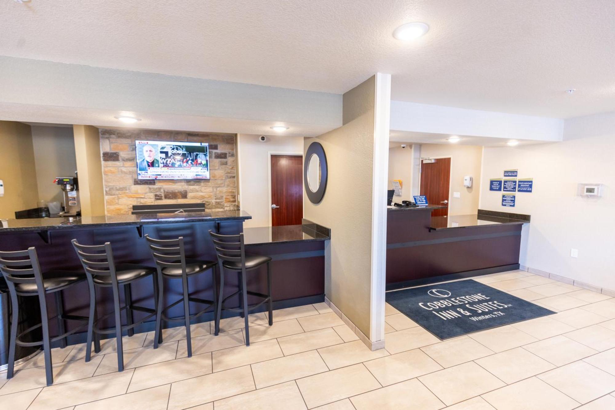 Cobblestone Inn & Suites - Winters Екстер'єр фото
