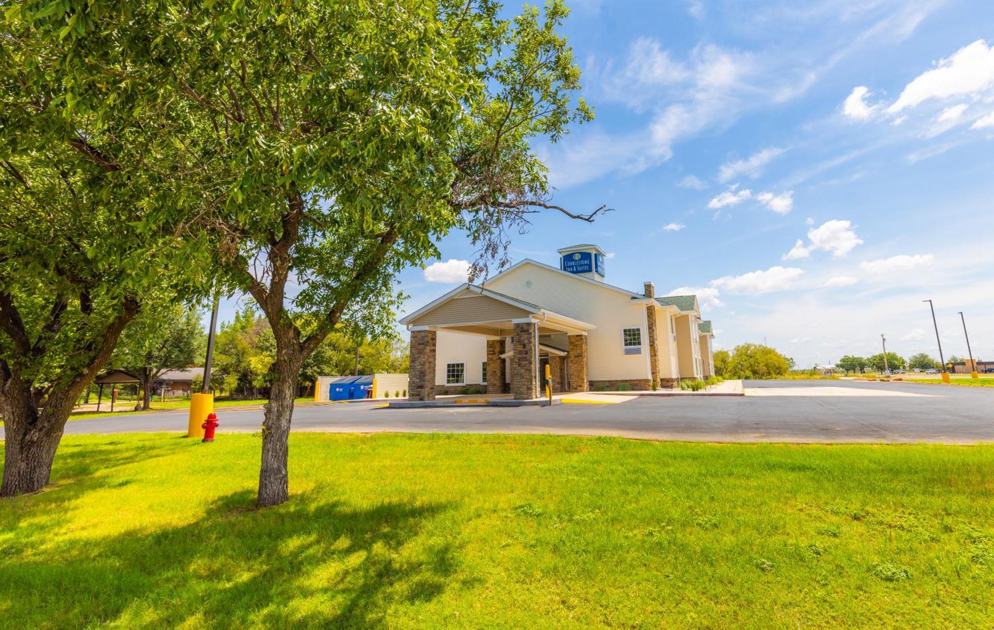 Cobblestone Inn & Suites - Winters Екстер'єр фото