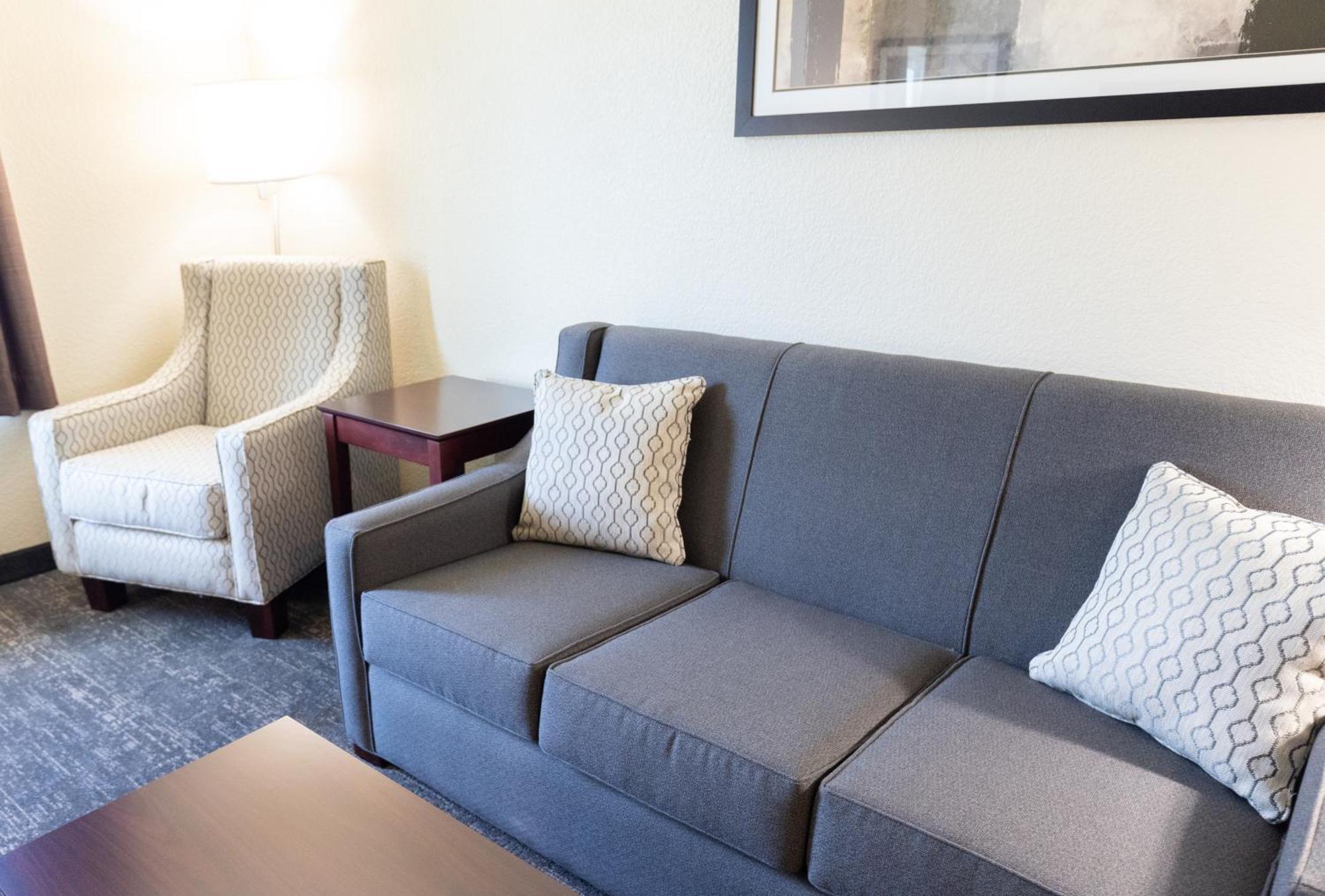 Cobblestone Inn & Suites - Winters Екстер'єр фото