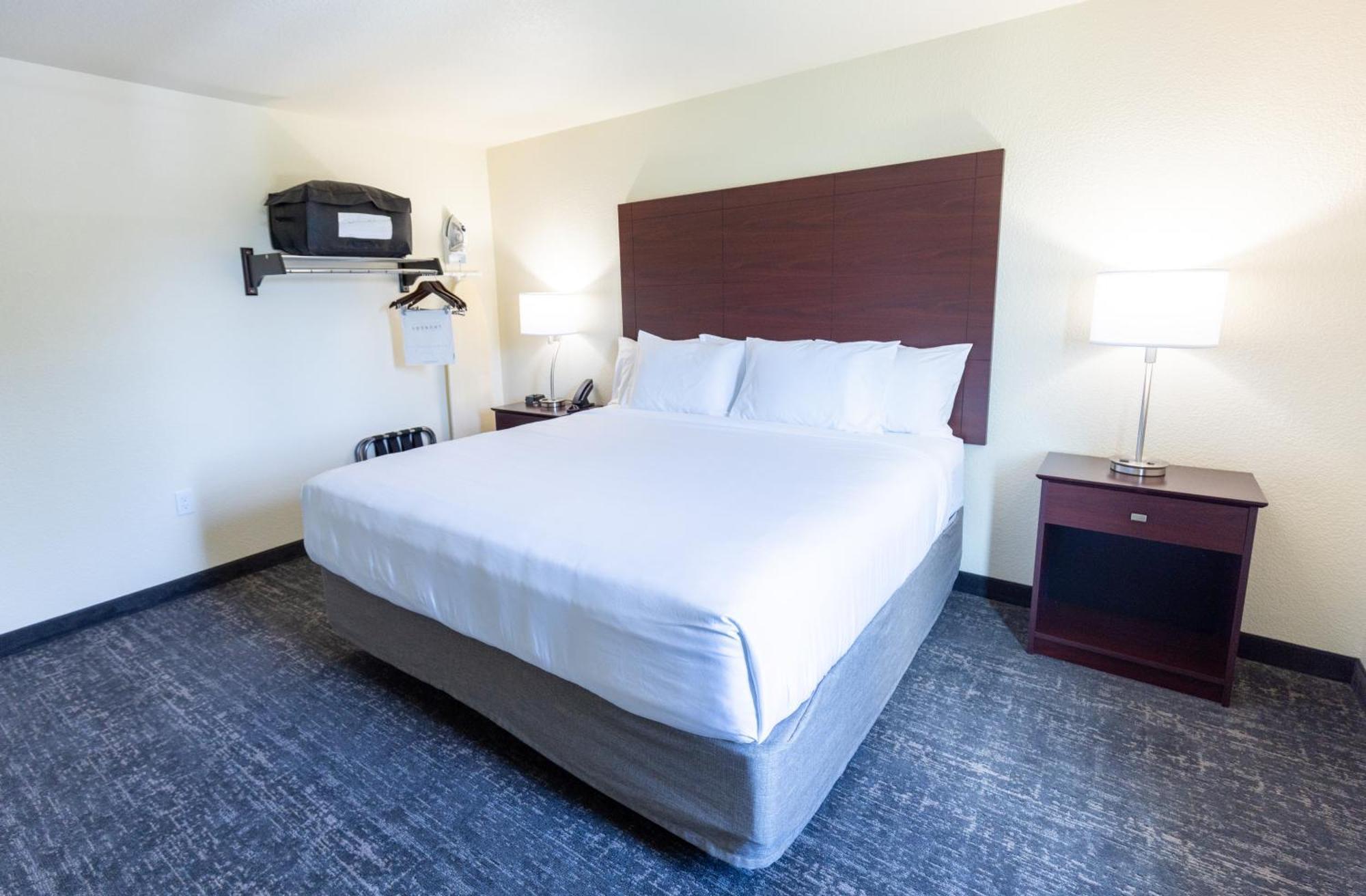 Cobblestone Inn & Suites - Winters Екстер'єр фото