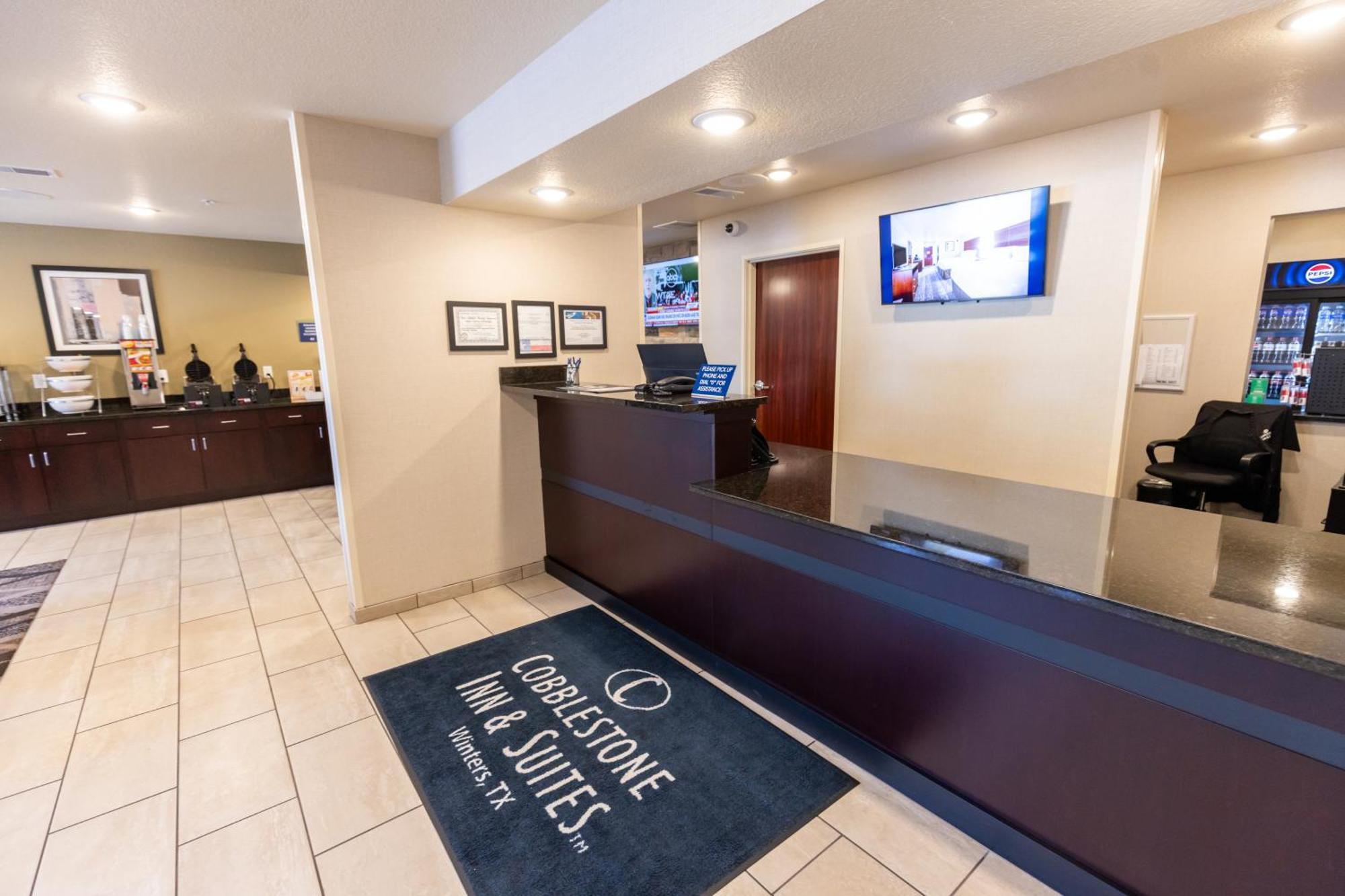 Cobblestone Inn & Suites - Winters Екстер'єр фото