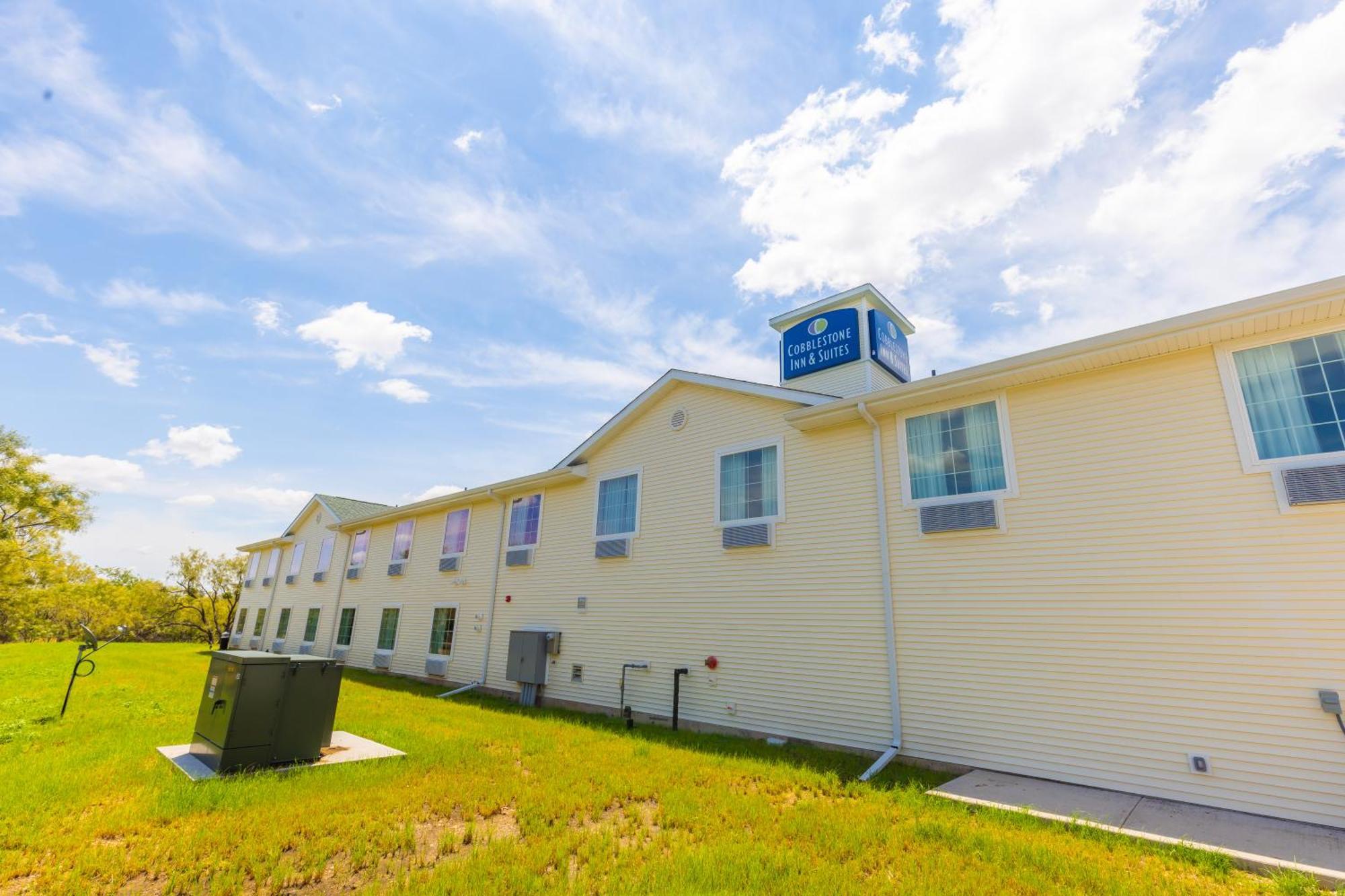 Cobblestone Inn & Suites - Winters Екстер'єр фото